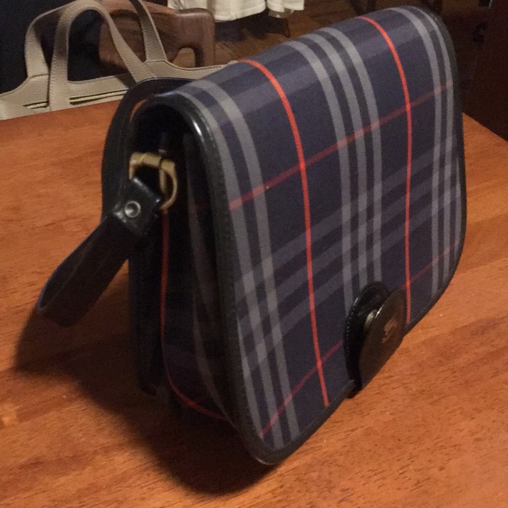 Burberry’s Lady’s shoulder bag - Picture 5 of 6